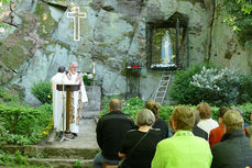 Maiandacht mit Krönung der Fatima-Madonna (Foto: Karl-Franz Thiede)